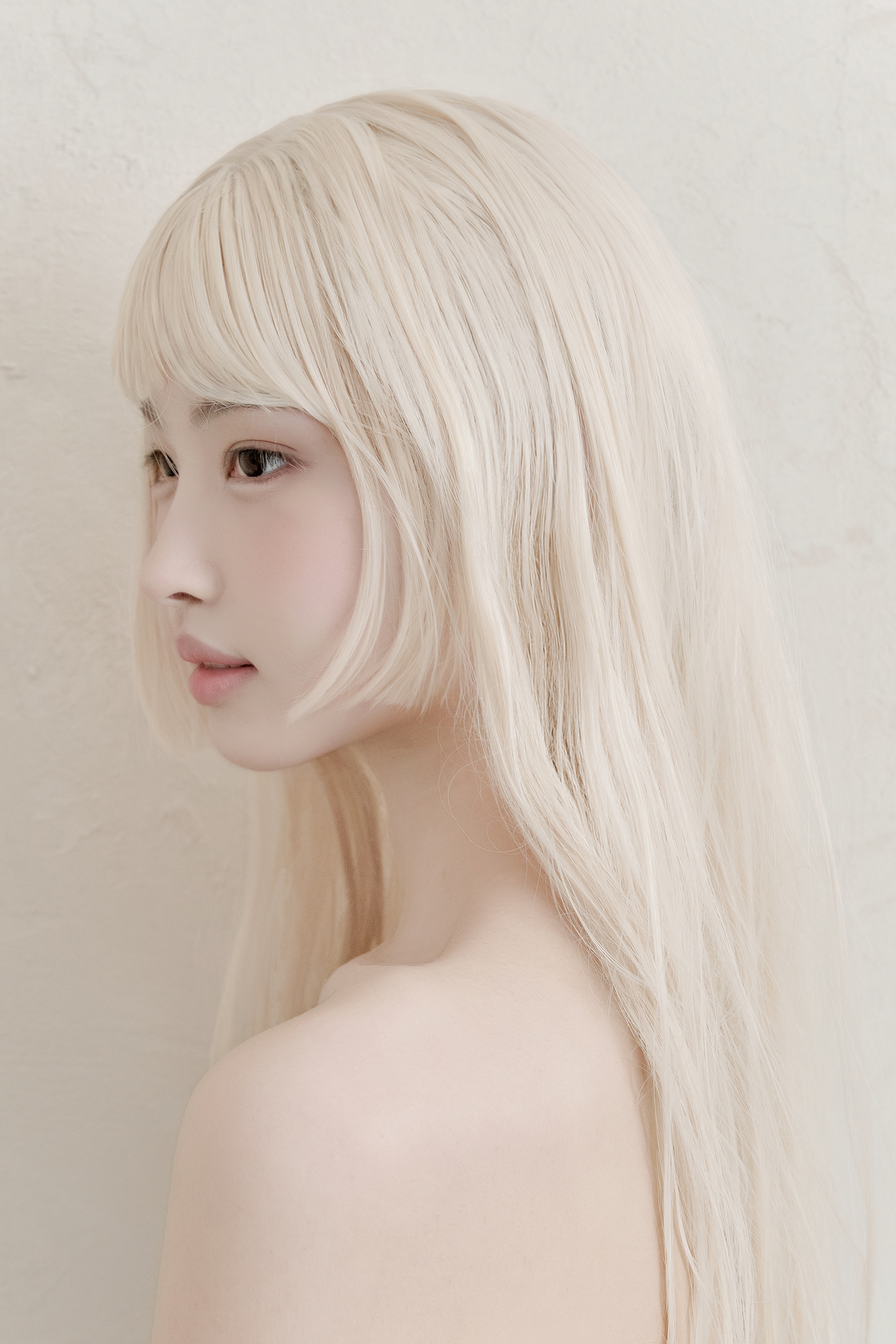 로얄웍스 여성 인물 프로필 작품